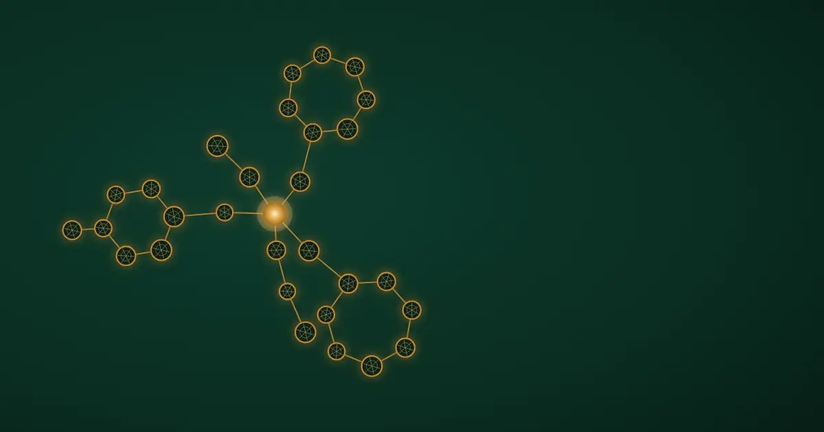 تصوّر تجريدي شبكي — ثلاث حلقات مغلقة من عقد متّصلة تتشعّب من عقدة مركزية مضيئة واحدة، بتوهّج ذهبي على خلفية خضراء زمردية داكنة